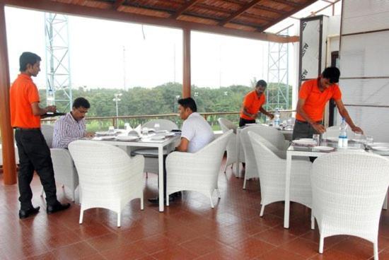 Mak Hotel Bengaluru Kültér fotó